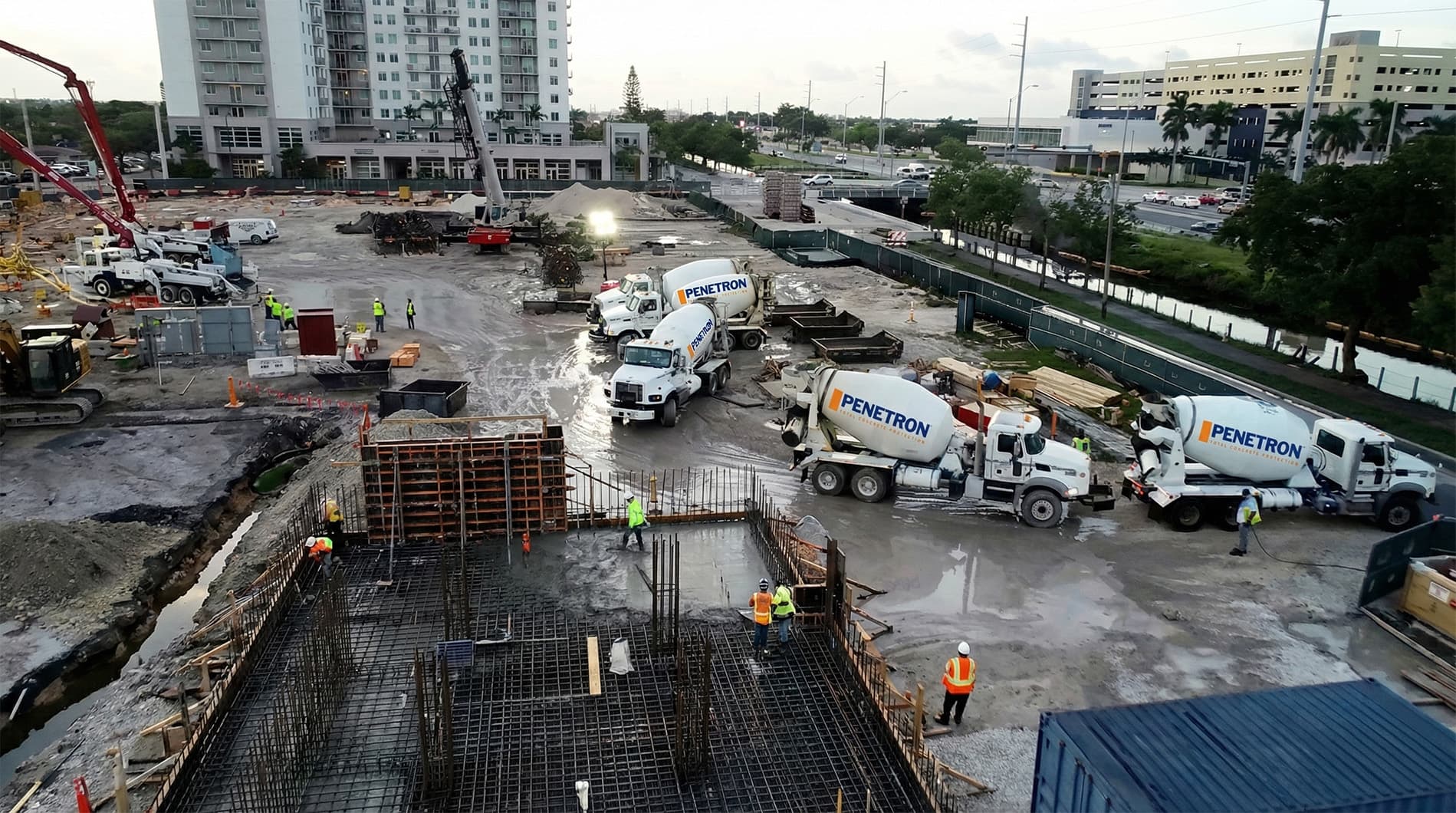 Obra de cimentación con camiones Penetron México
